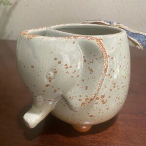 Ceramic Elephant Mug with Tea Bag Holder
16 Ounces
